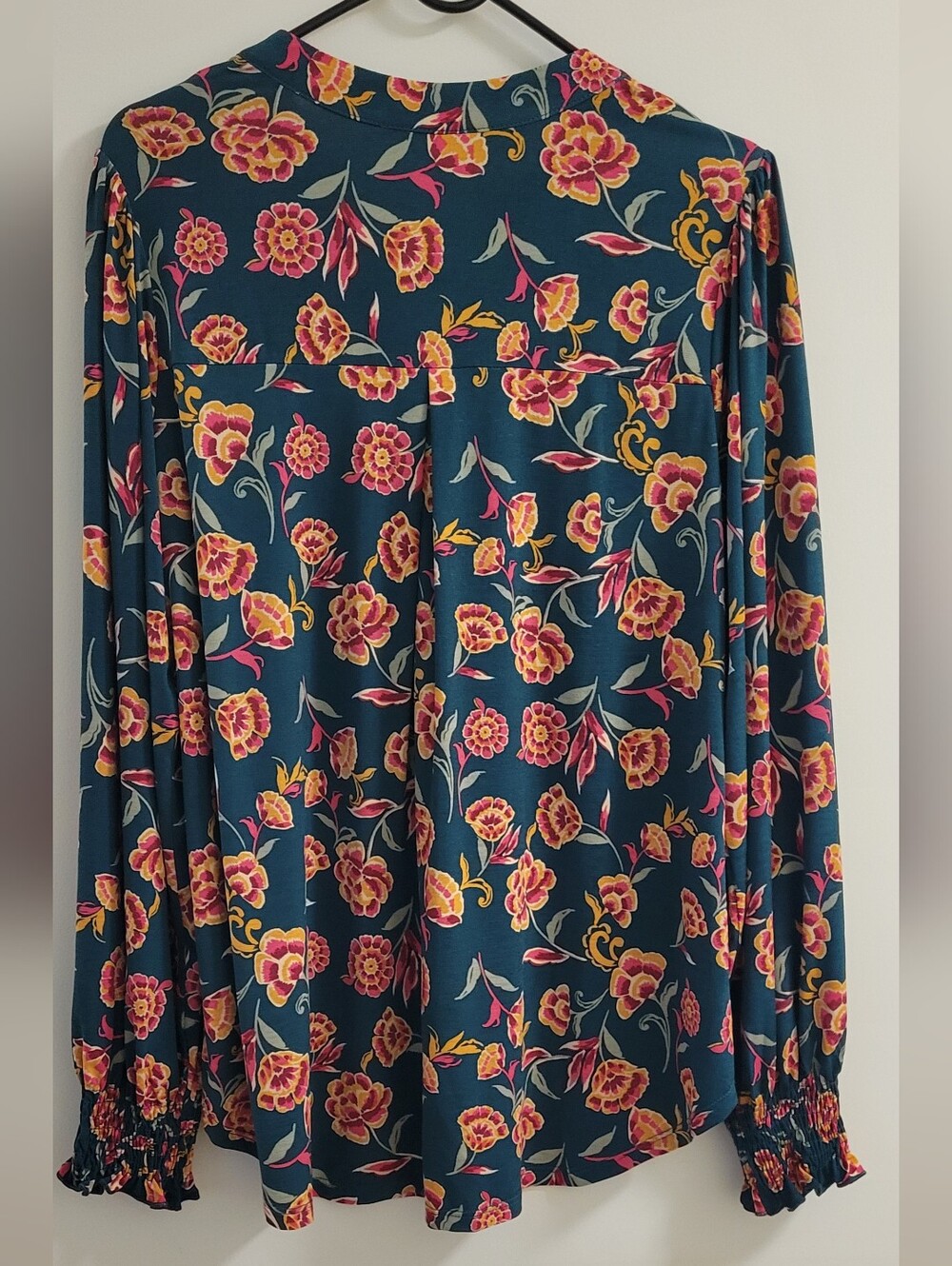 Dear Scarlette LS Floral V-Neck Blouse Teal,Pink,Yellow Flowers Size Sm - Picture 5 of 5